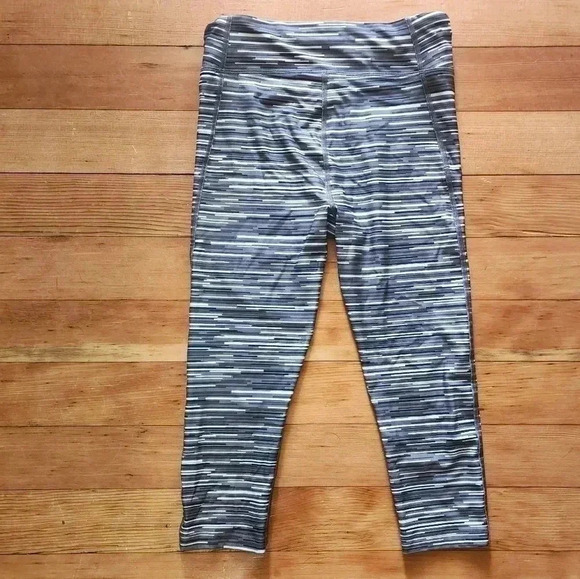 Under Armour Heatgear Cropped Compression Leggings - Small- Black White Grey - Picture 4 of 4